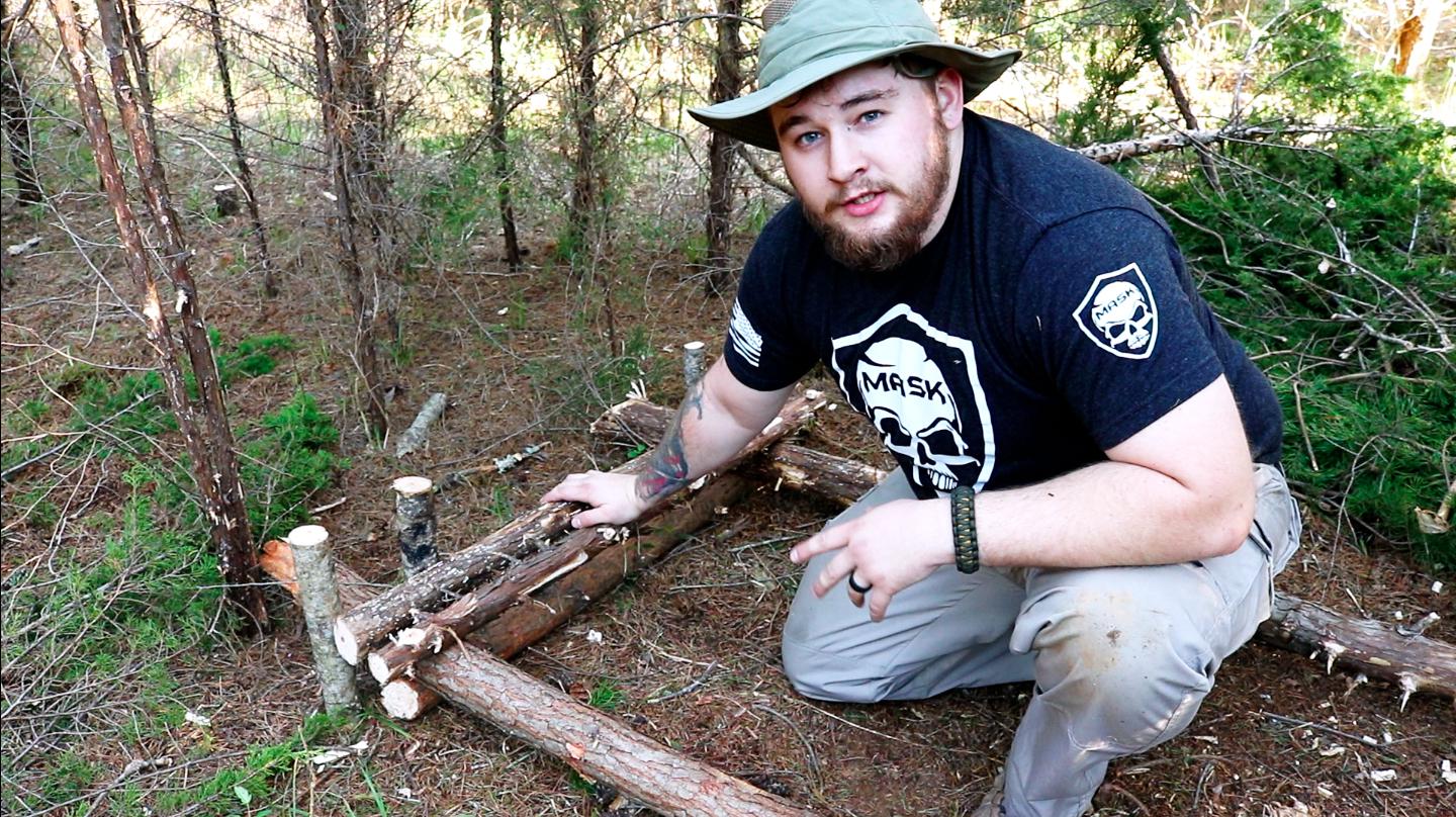 Building A Primitive Campsite – Raised Bed Lean-to w/No Cordage